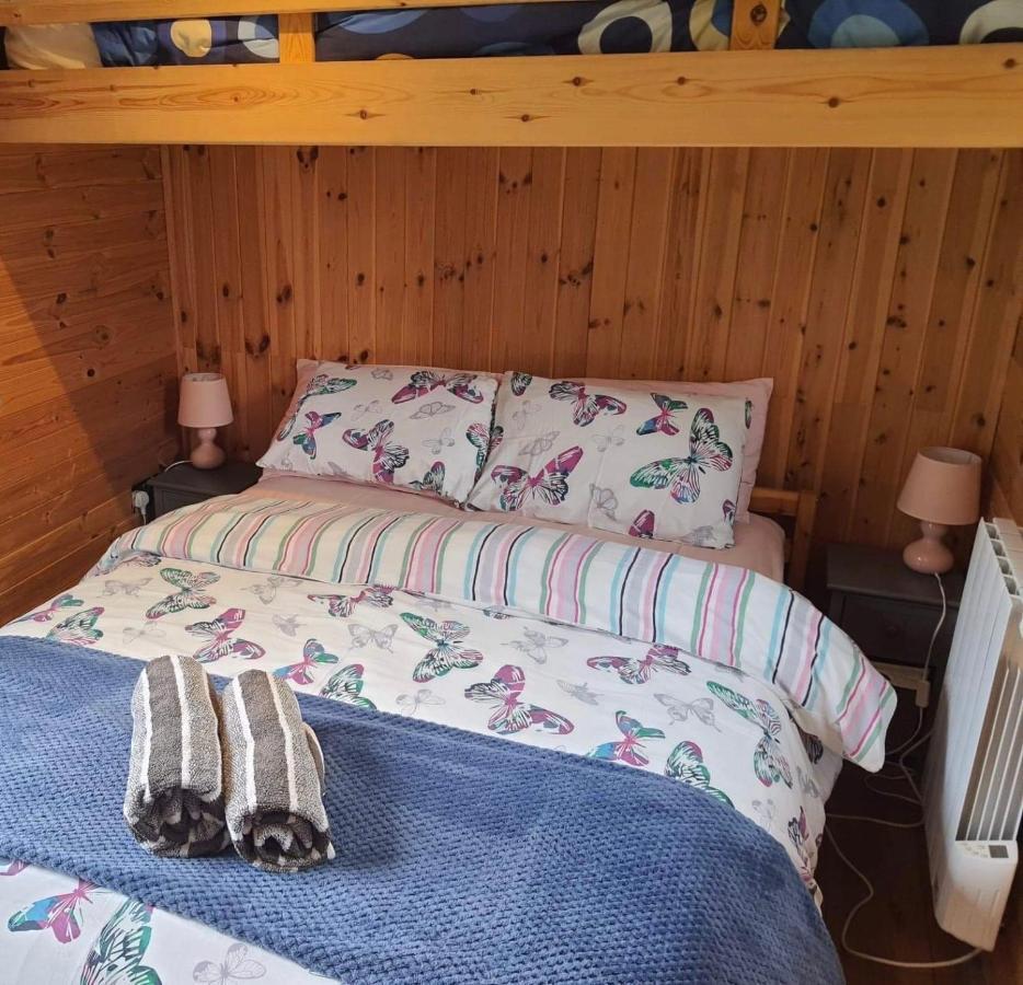헤리퍼드 Luxury Railway Carriage With Stunning Views 아파트 외부 사진